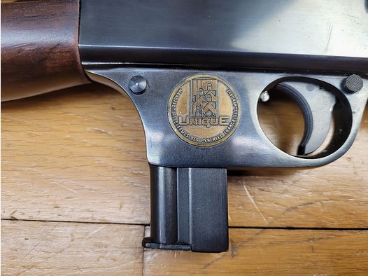 Très belle carabine semi automatique Unique – Modèle X51 Bis – Cal. 22LR – Chargeur 10 coups – Lunette Tasco 3-8 x32 « Made in Japan » ! – TBE ++