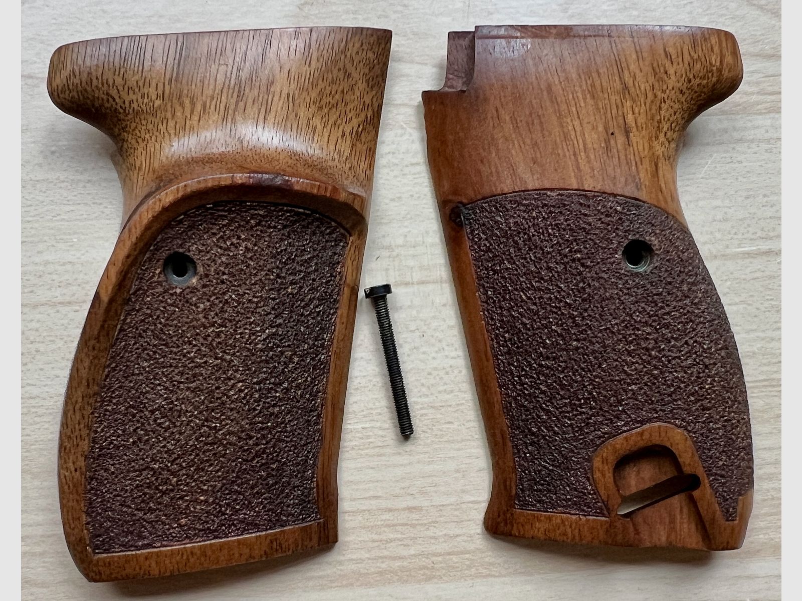 Empuñaduras Nill, izquierda, para Walther P38/P1 - ¡BAJO el precio del comerciante!
