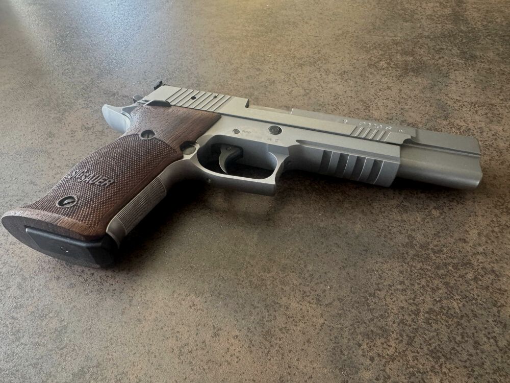 SIG Sauer P220 X-SIX .45Auto