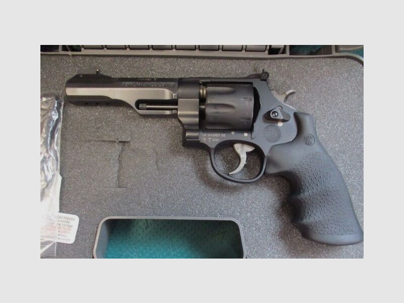 Revolver Smith & Wesson Performance Center M327 TRR8 5-inch in Box M327
