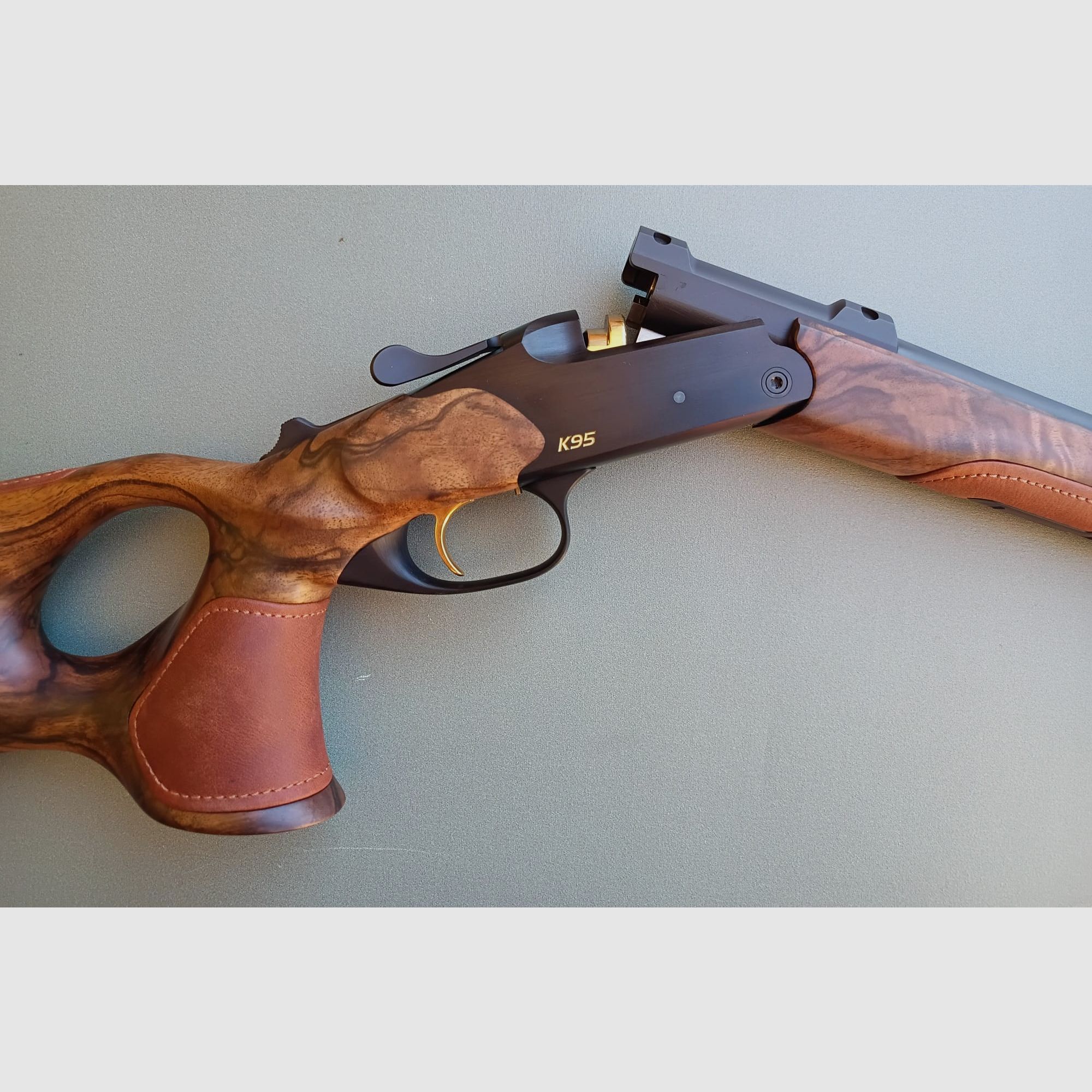 BLASER K95 VINTAGE BREAK ACTION CAL 8.5X55 BLASER TRIGGER AND HEAD IN SIMIL GOLD, MATTE HEAD, LEATHER INSERTS, image 6 of 7