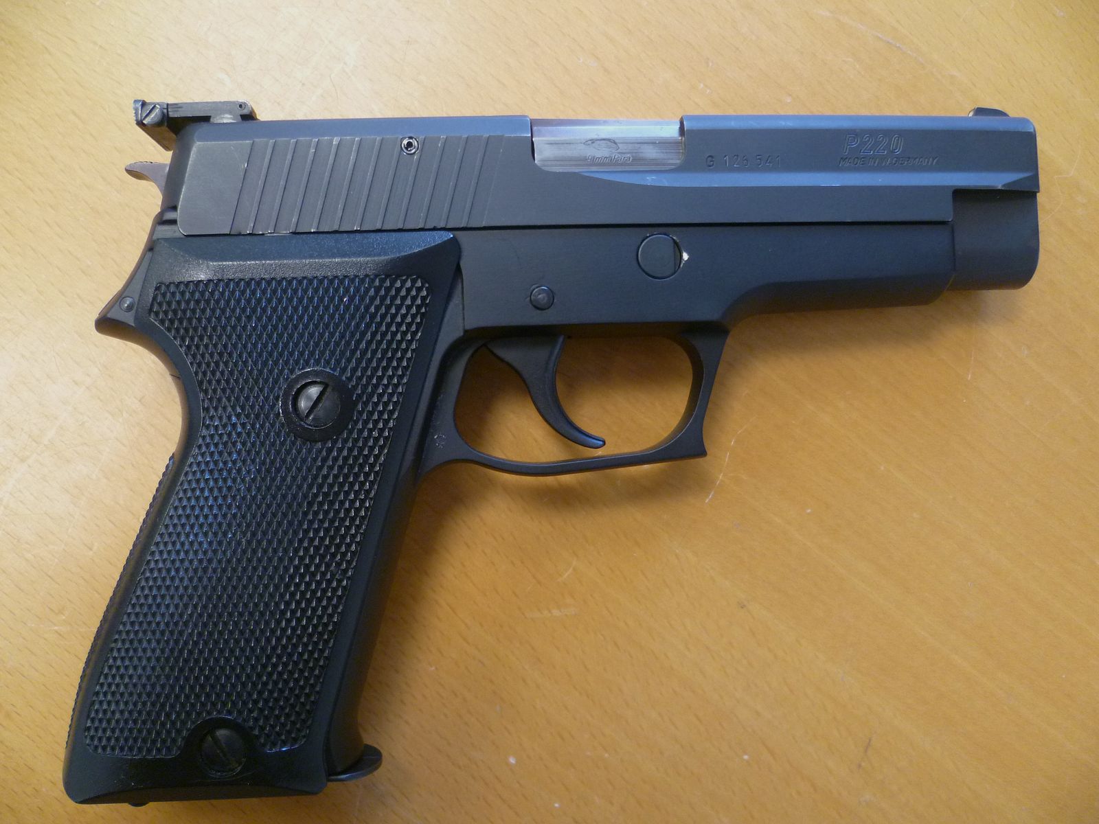 Pistool SIG Sauer P220 9mm Luger