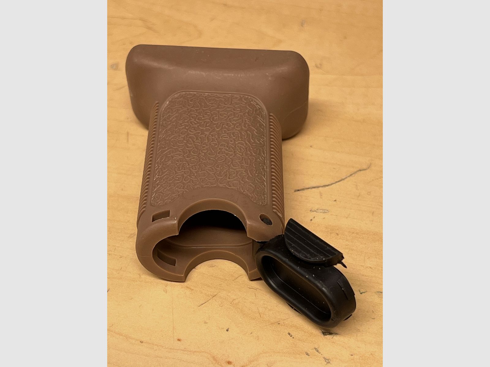 Poignée avant pour Airsoft version angulaire en Dark Earth Key - MOD Type 4