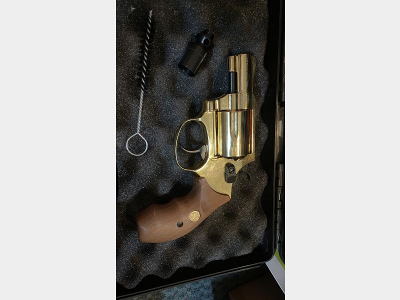 Vergoldeter S&W Revolver Chiefs Special cal.9mm