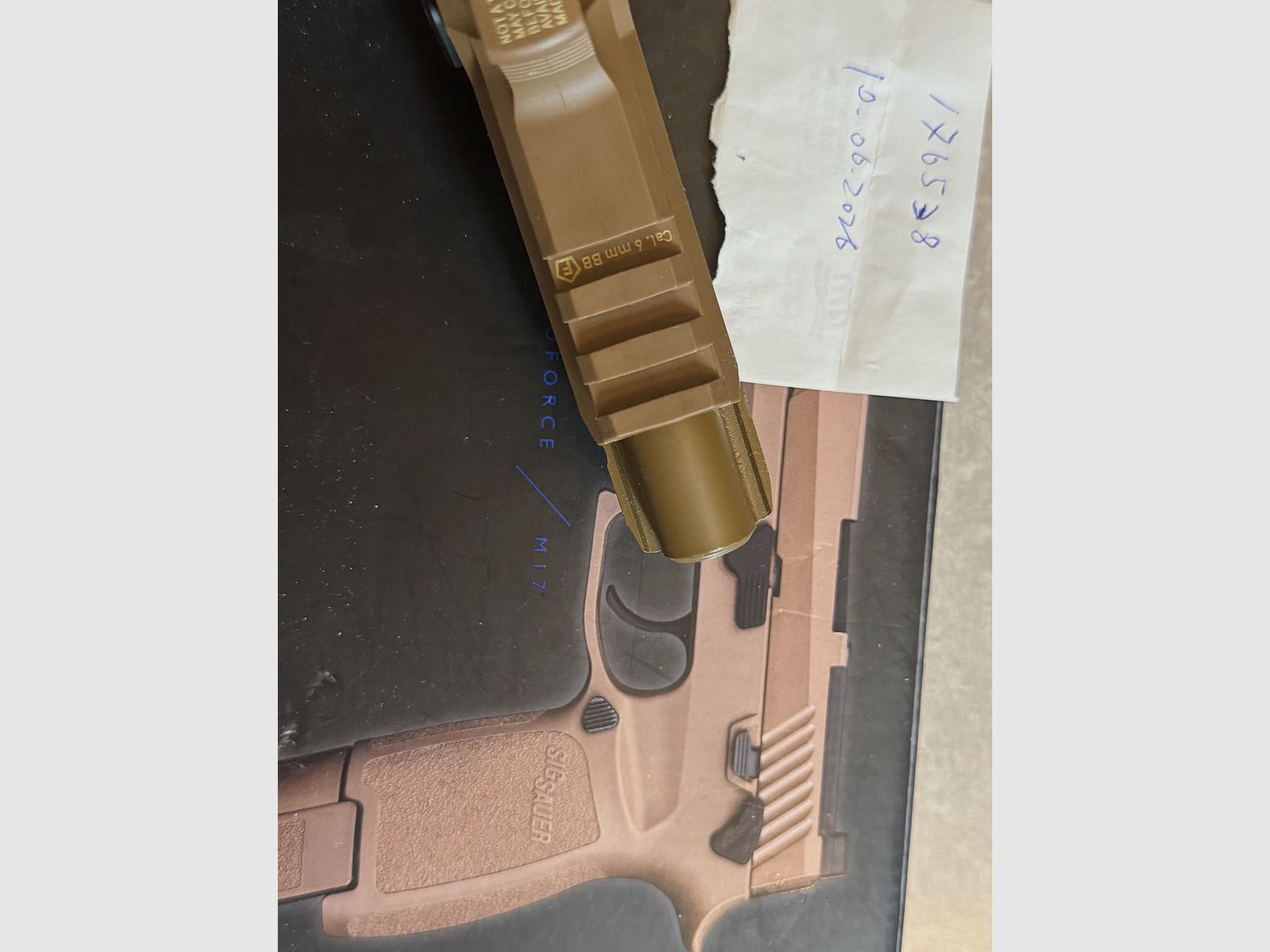 SIG Sauer M17 CO2 GBB Pistole inkl. ADE Raptor Red Dot & AMG High Output Valve