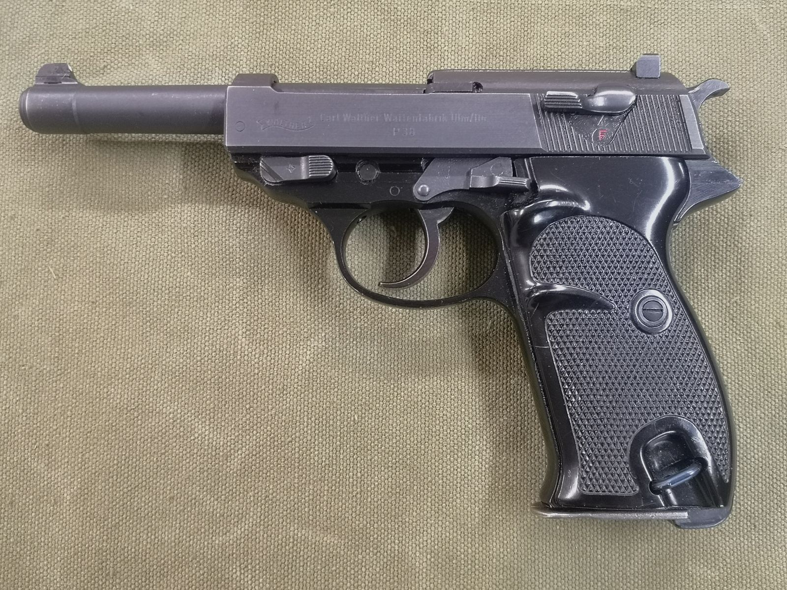 Walther P38 Pistolentasche und 4 Magazine