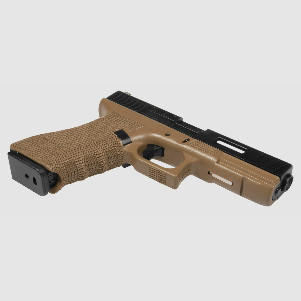 P01 GBB Airsoft Pistole in TAN | Delta Armory