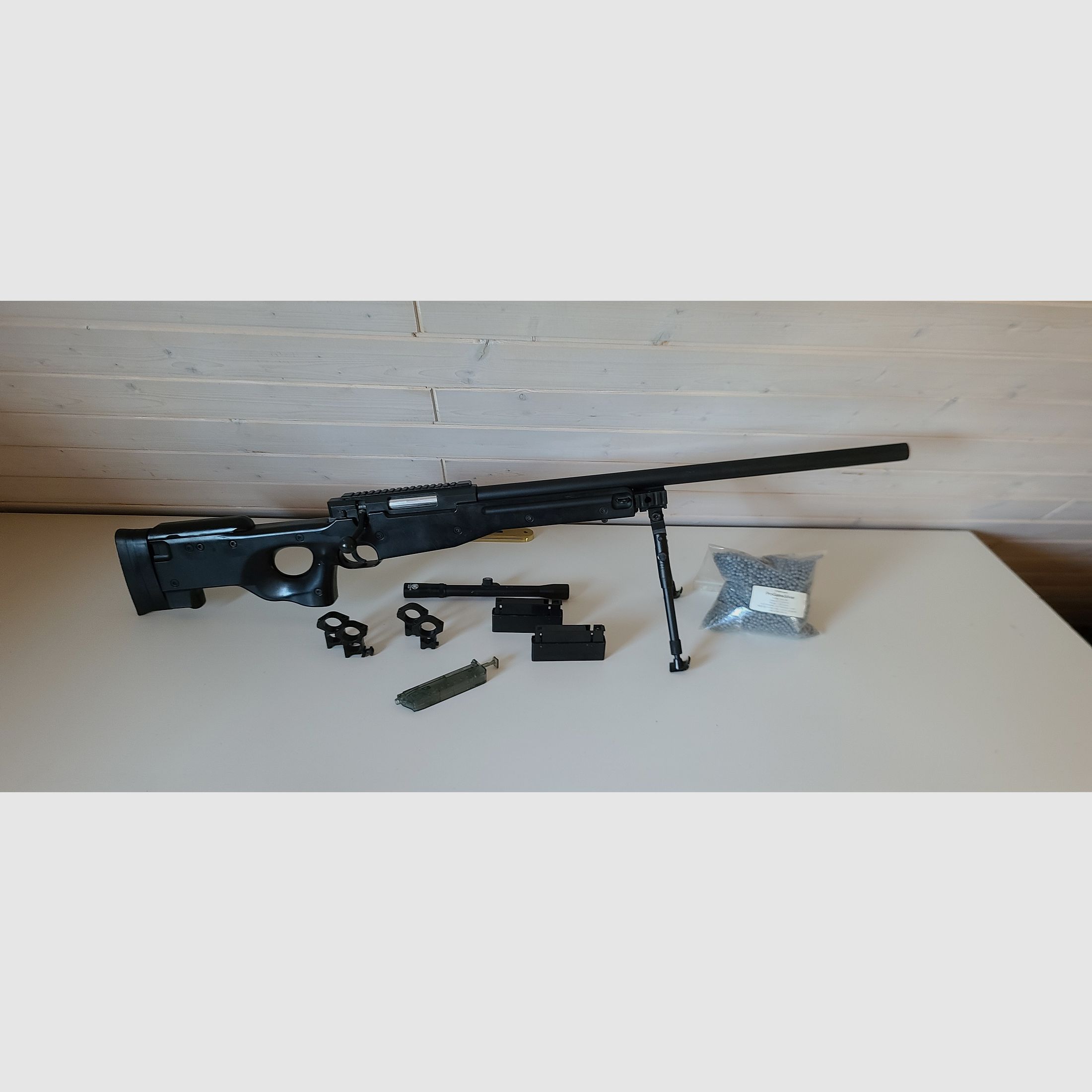 L96 Bolt Action mit 2 Magazinen