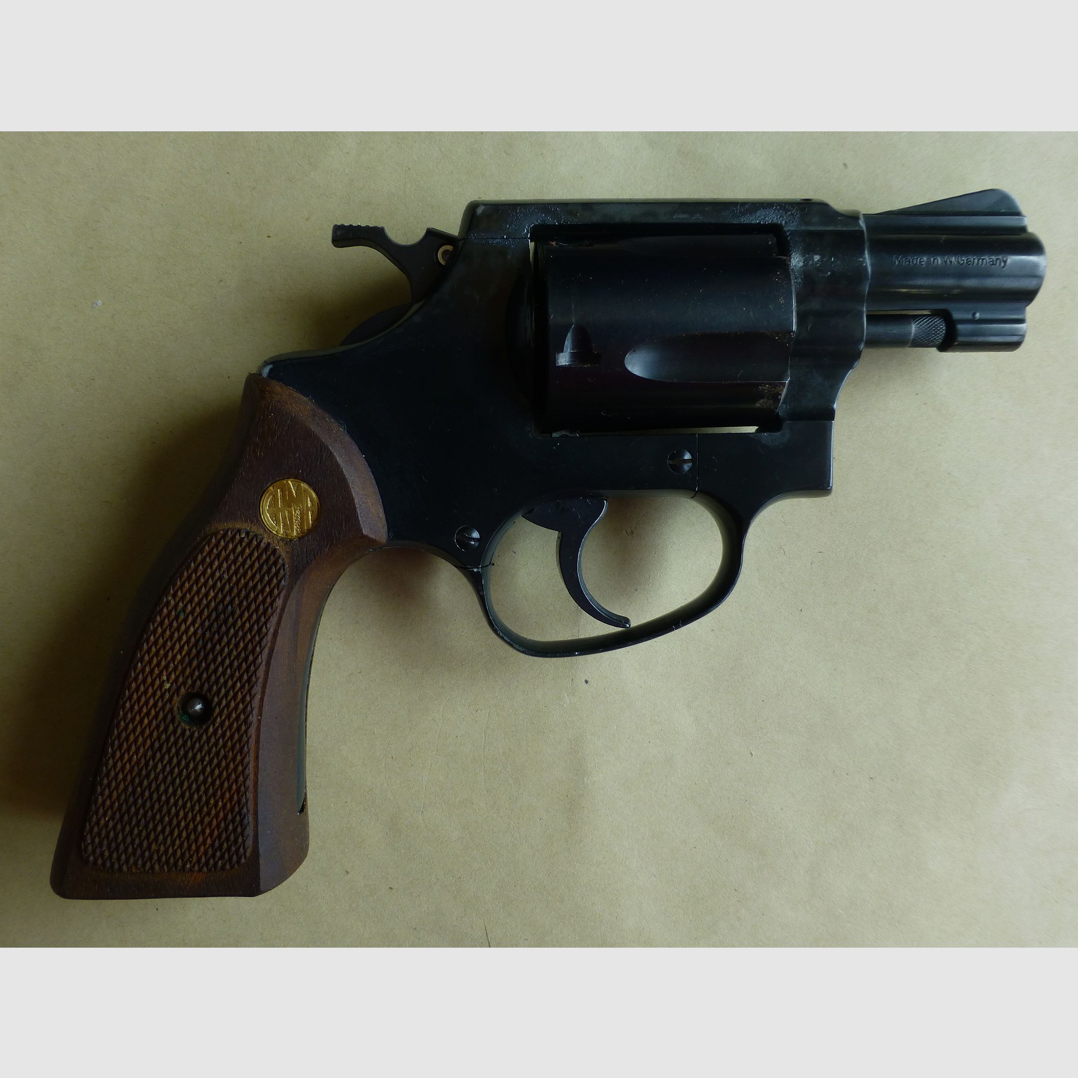ERMA EGR 66 inkl. Abschußbecher und Erma Anstecknadel, Kaliber 9mm Gas- und Platzpatronen