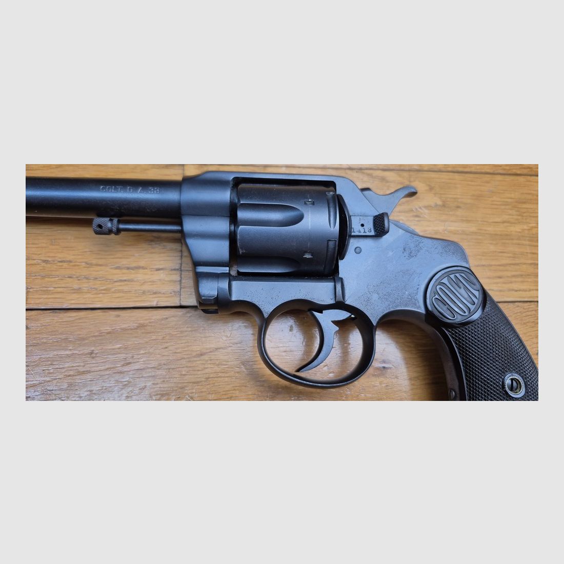 Sehr schöner Revolver Colt 1895 – Ikonisches Modell mit kippbarem Trommel und gegen den Uhrzeigersinn drehend – Kal. 38 LC – Waffe von Hartford 1907 – Trommel mit verengten Kammern – Eines der letzten Produkte – Sehr gute Mechanik – Ausgezeichneter Lauf – Originalgriffschalen – Seltene Waffe – Kategorie D – Sehr guter Zustand – TBE+, Bild 6 von 22