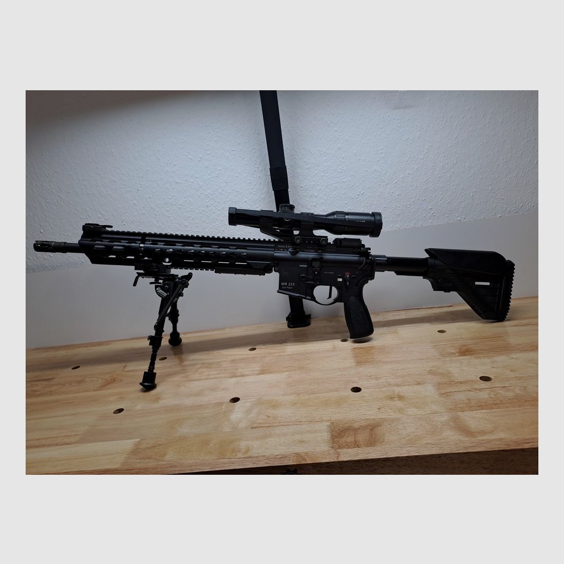 Heckler und Koch MR223 avec beaucoup d'accessoires