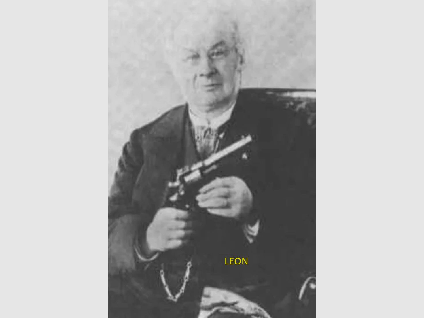Beau Revolver russe Modèle 1895 dit Nagant – Modèle impérial de l&rsquo;Arsenal Pierre 1er de Tula – Arme monomatricule pré-révolutionnaire de 1915 – Calibre 7,62 Nagant – Très belle mécanique et bel état esthétique – Bon canon – Arme rare et de choix en TBE, image 25 sur 26