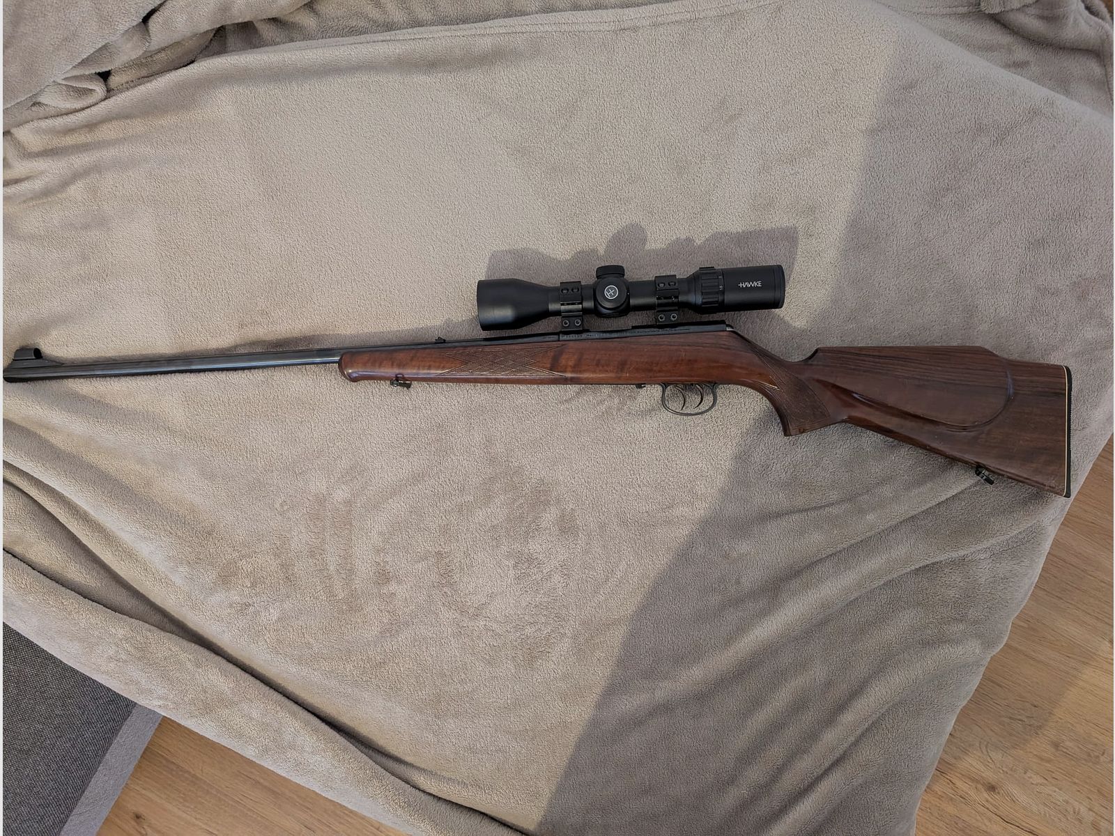 Anschütz 1515 / 1516 22 WMR con Hawke Vantage 30 1,5-6x44 con retícula iluminada L4A DOT