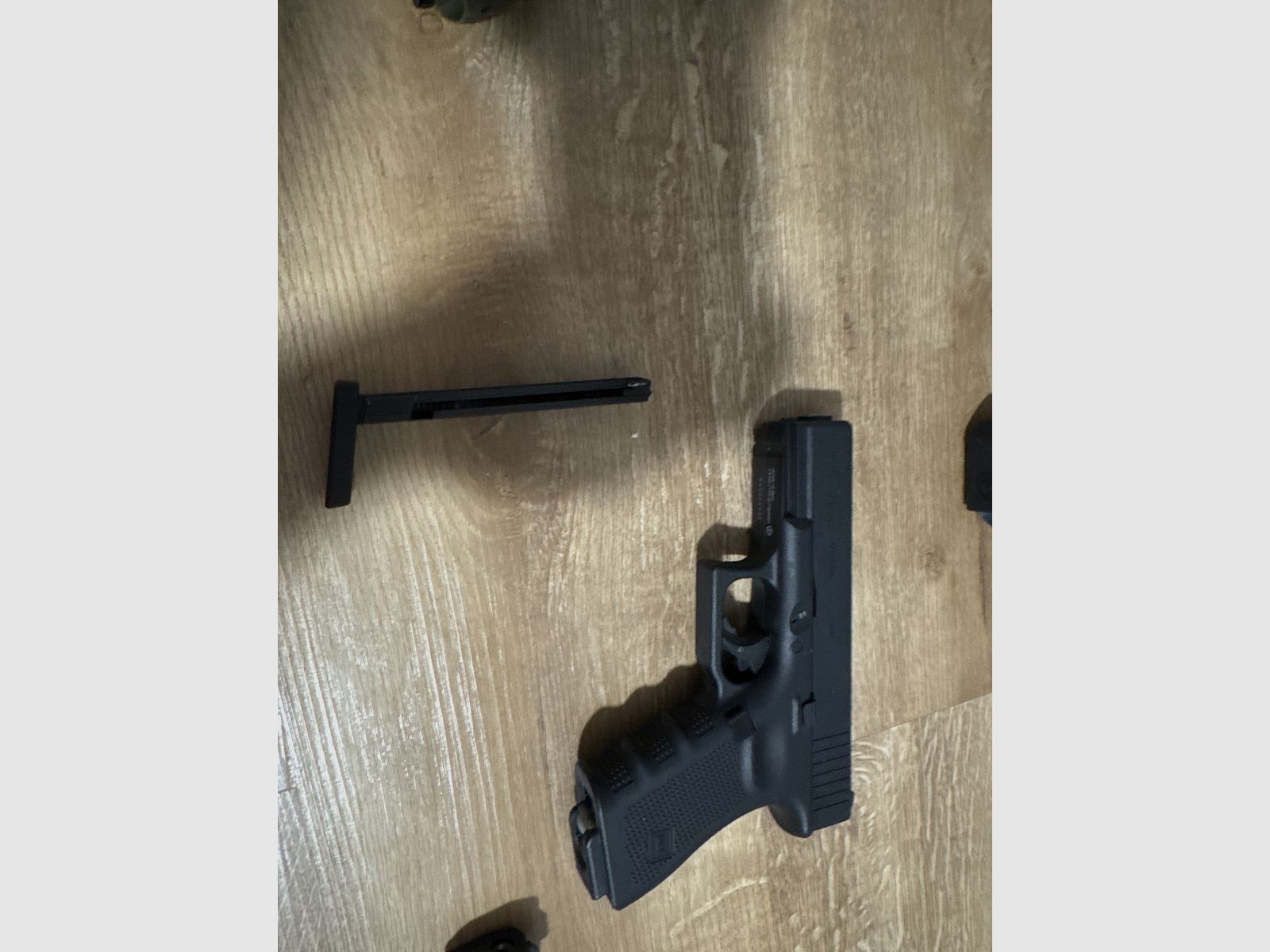 **CO2** 2x Glock 17 1x Glock 19 1x Walther CP88