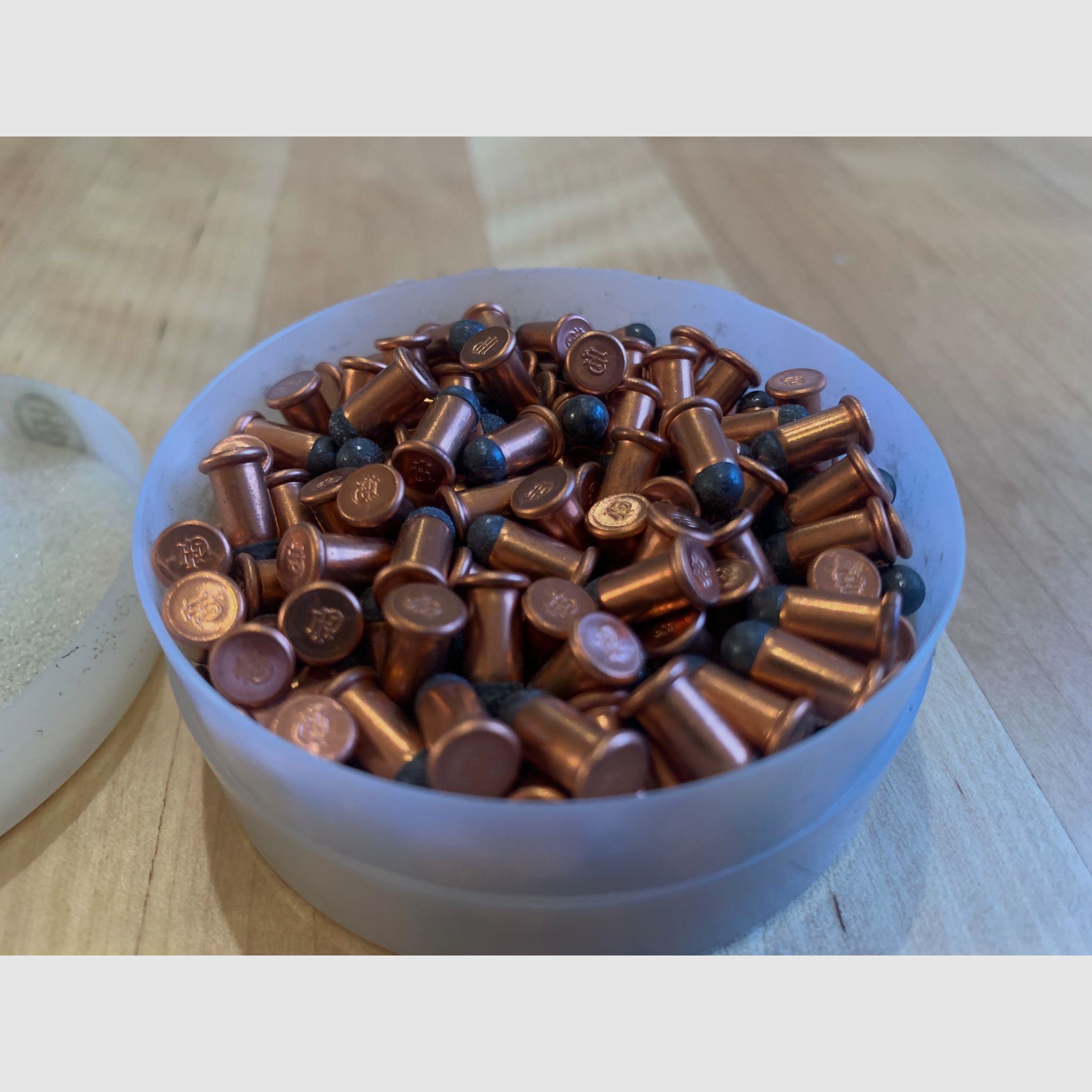 Hirtenberger 4mm długi zapalnik boczny z kulką nr 7 (4,3mm)