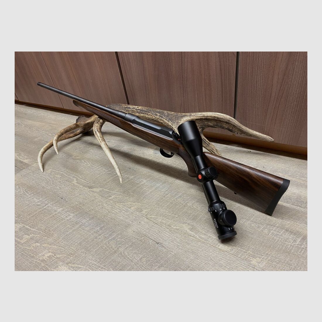 Sauer 101 Artemis, mit Leica Magnus 1,8-12x50 i