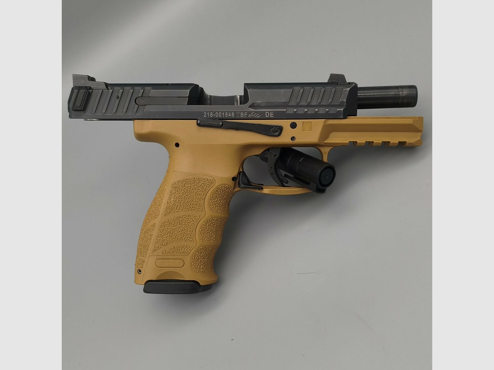 Heckler & Koch SFP9 RAL8000 Kolor Piaskowy z Przyrządami Tritium 9mm Luger