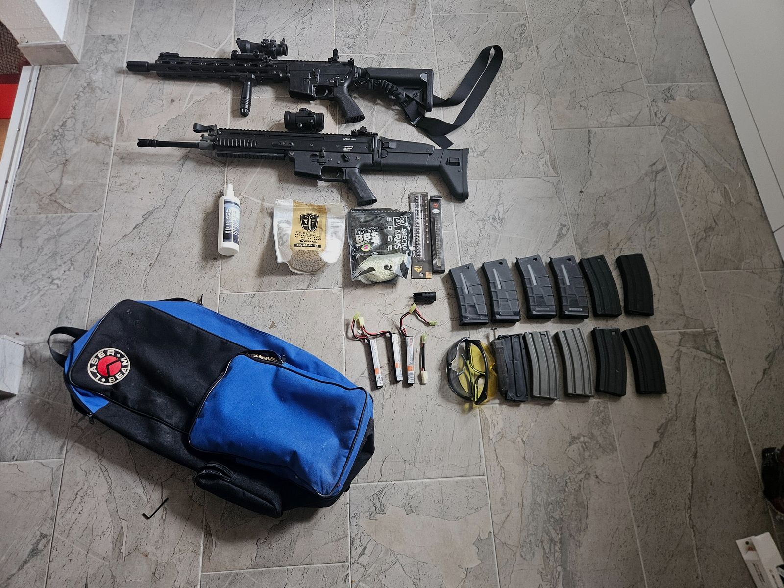 Großes Begadi S-AEG Starter-Set: MK16 (SCAR-L) & M4 M-LOK inkl. 10 Magazinen, Akkus & kompletter Flecktarn-Ausrüstung, Bild 1 von 15
