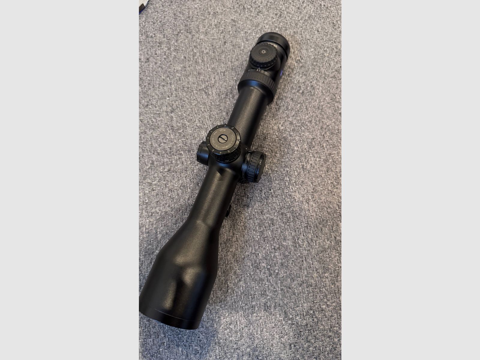 Zeiss V8 2,8-20x56 mit Ballistikturm und Schiene 