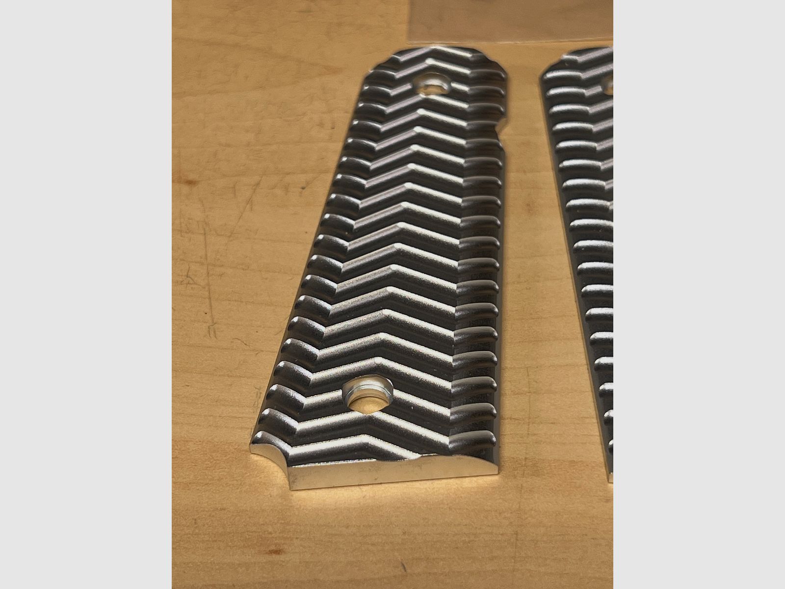 Griffschalen für 1911 Airsoft P.A.K. und Original Modelle in Aluminium Silber eloxiert