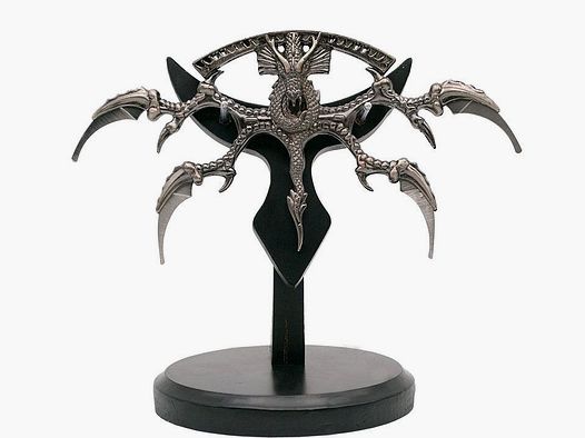 Fantasy dagger with 4 claws and stand