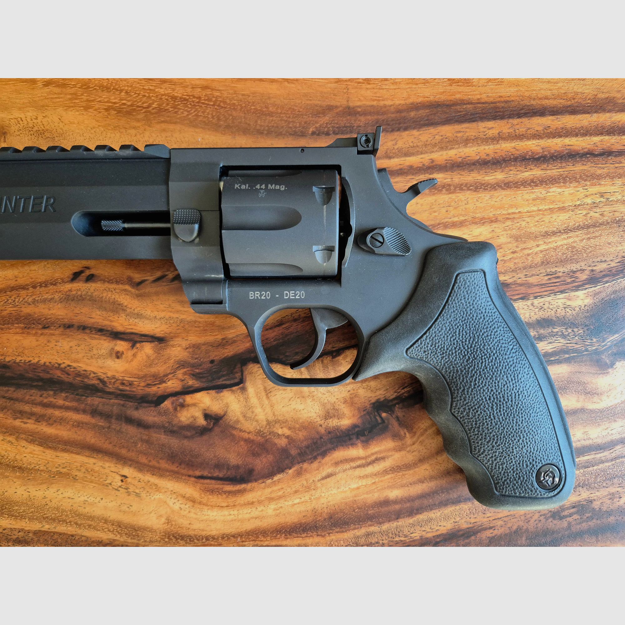 Taurus Raging Hunter 8 3/8" .44 Mag. inkl. 3x HKS Speedloader – Neuwertiger Zustand