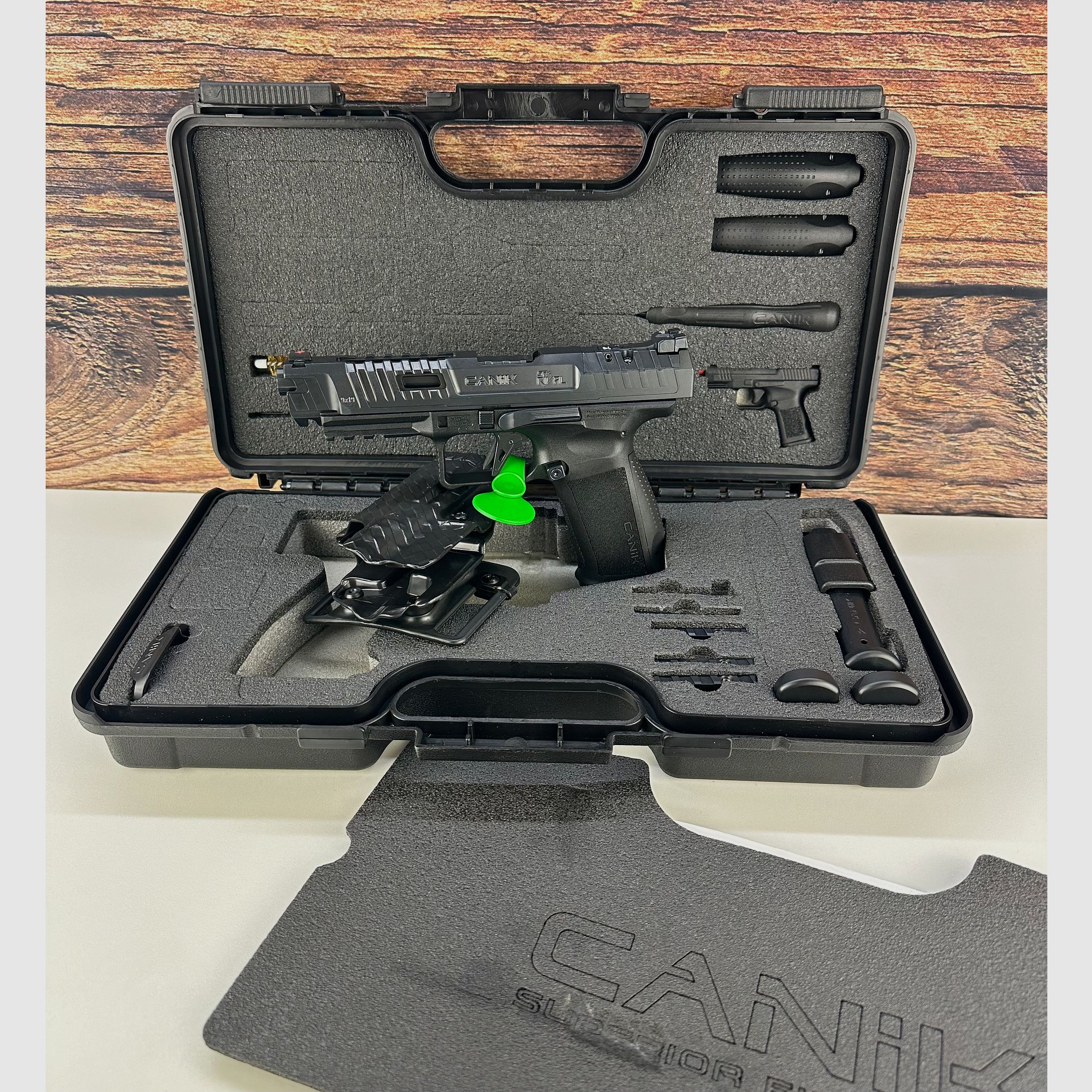 Pistolet Canik TP9 SFx Rival Dark Side calibre 9x19 avec accessoires