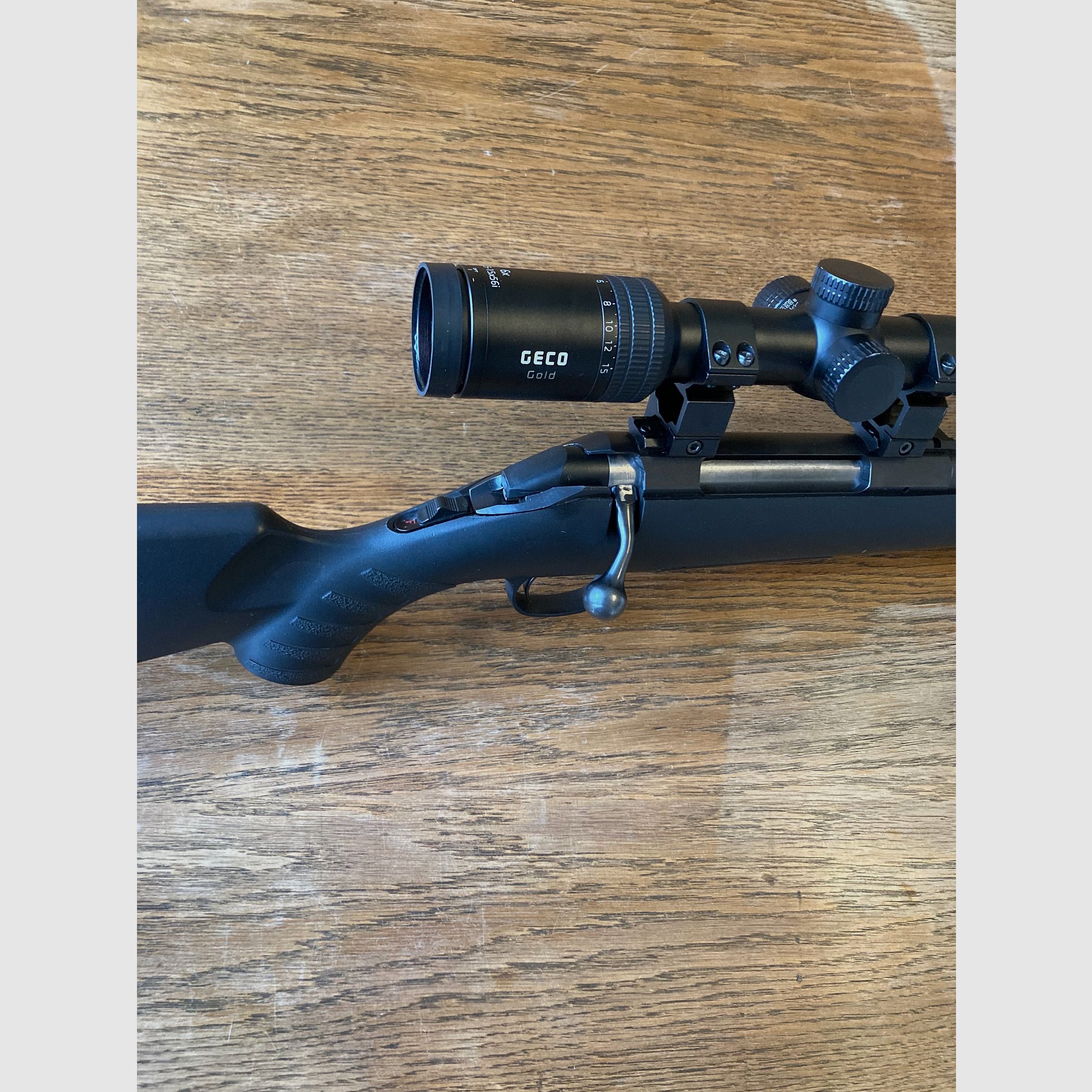 Ruger American Rifle in 30-06 Mit Geco Gold 2,5-15X56 mit Leuchtpunkt.