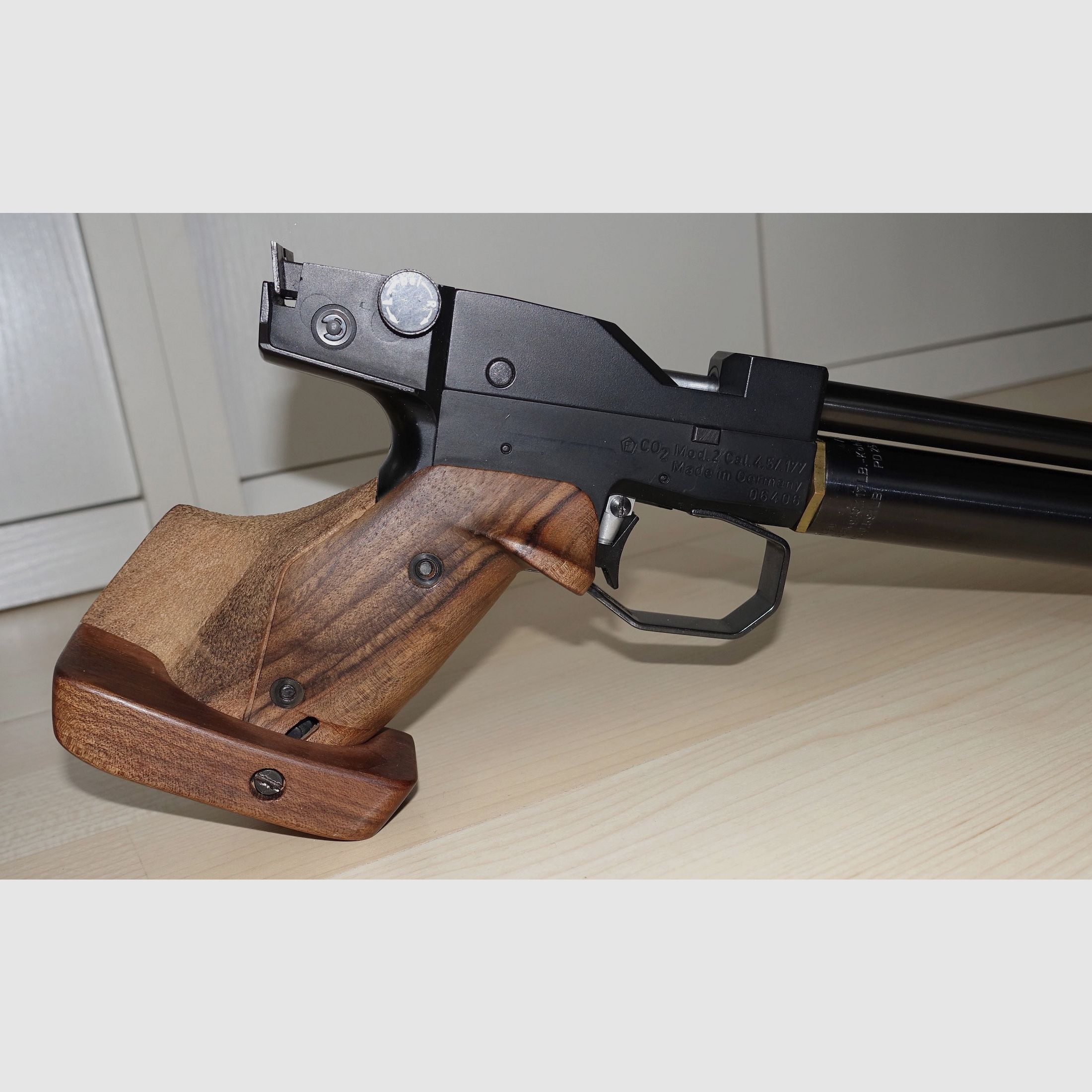 FWB LP2 match pistol in very good condition, 2 cartridges, additional weight, etc.