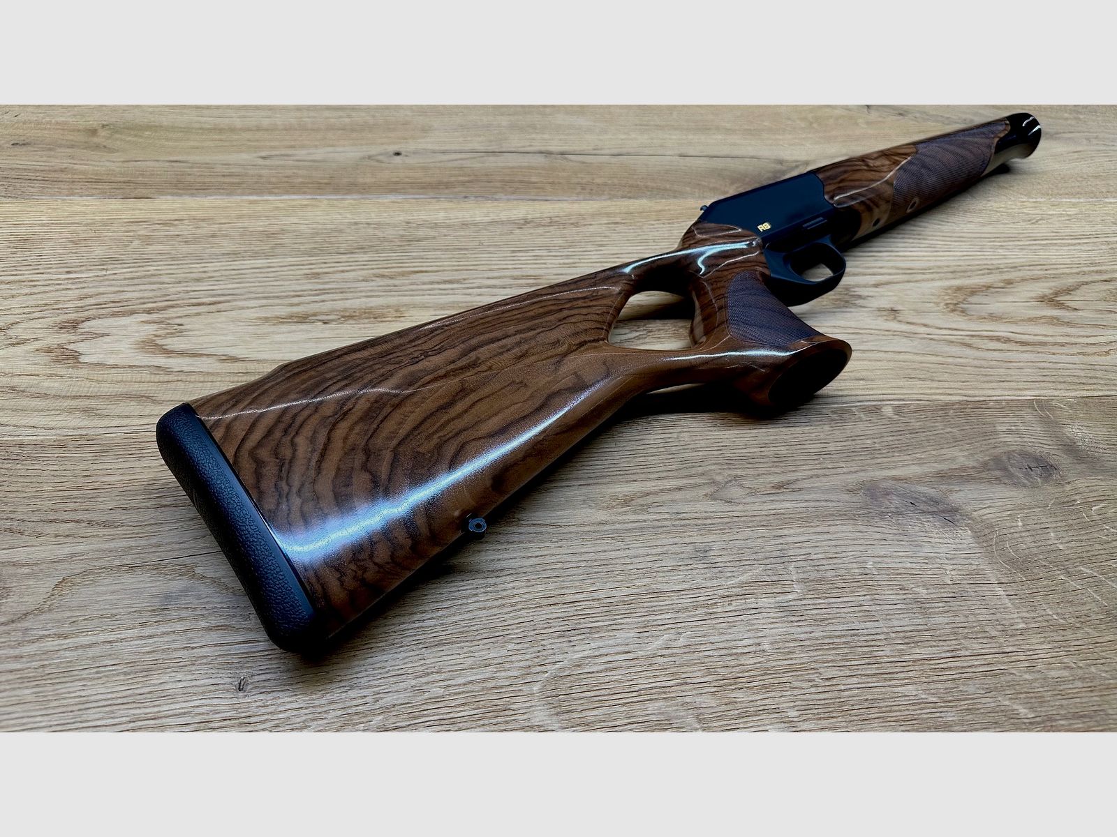Blaser R8 Success Schaft mit Gehäuse/System // Holzklasse 4 // Lochschaft