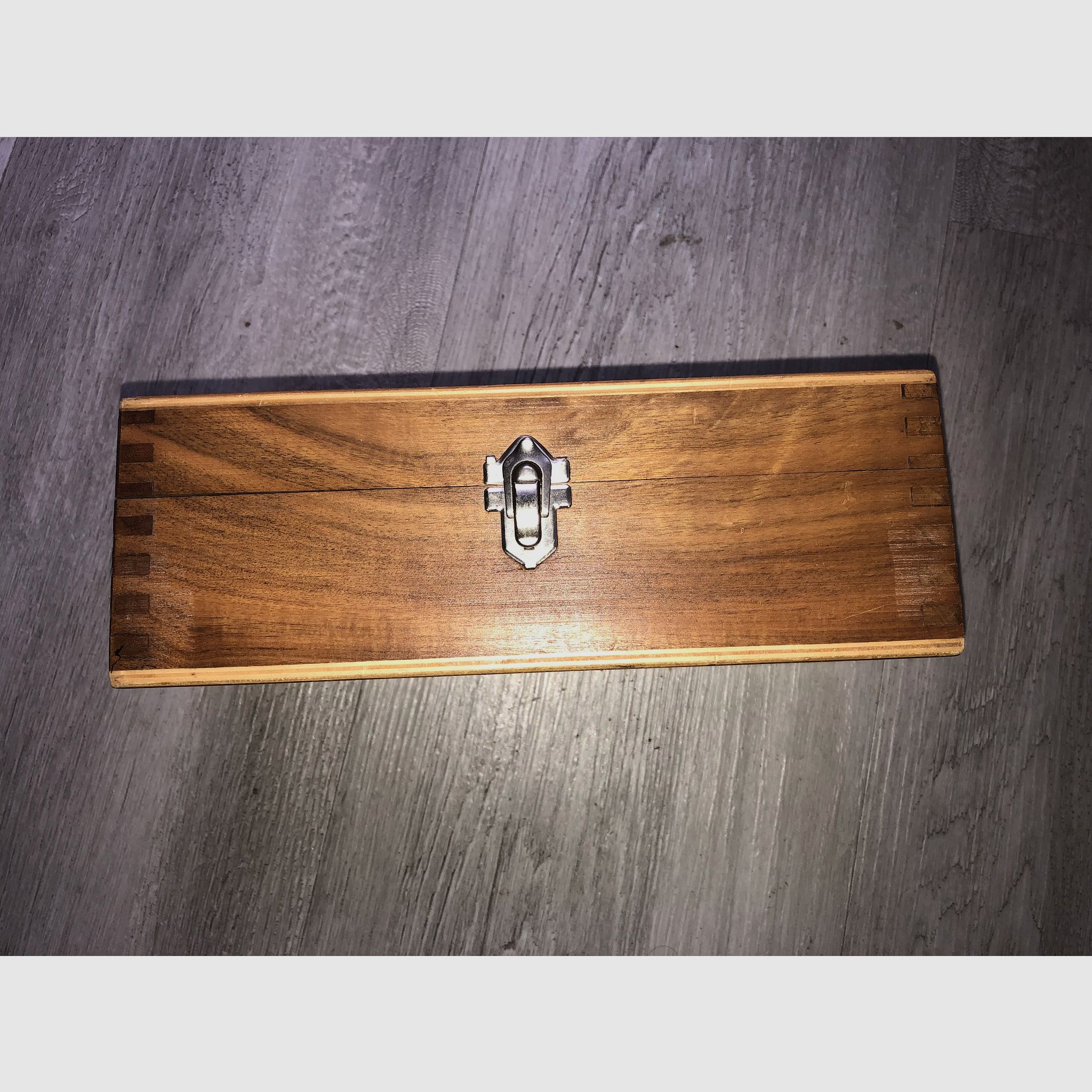 Holzbox für Schwarzpulver-Röhrchen 