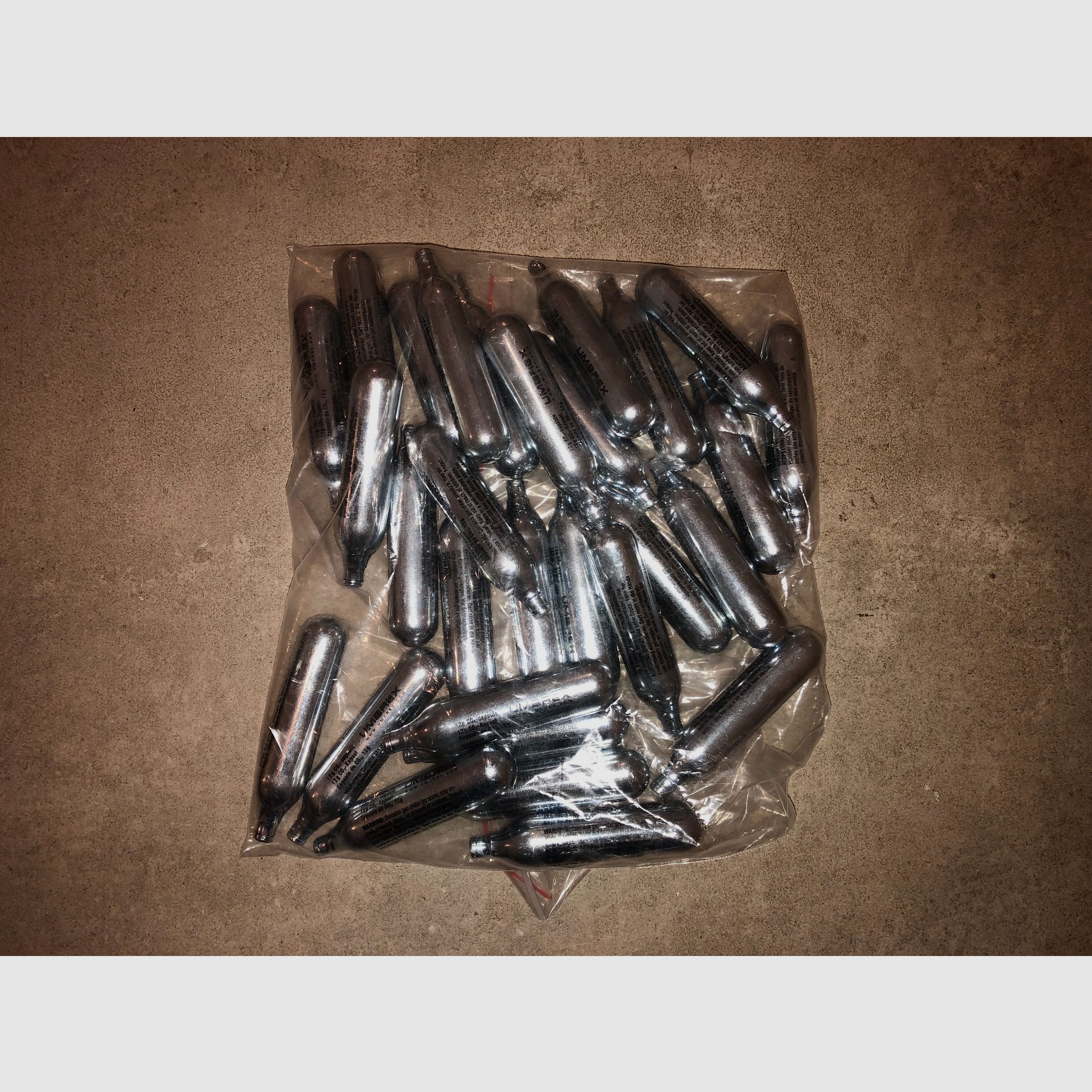 Umarex MP5 4,5mm CO2 + KLI M1911 4,5mm CO2 inklusive 30x CO2 Kapseln & 2.500 4,5mm Stahl BBs