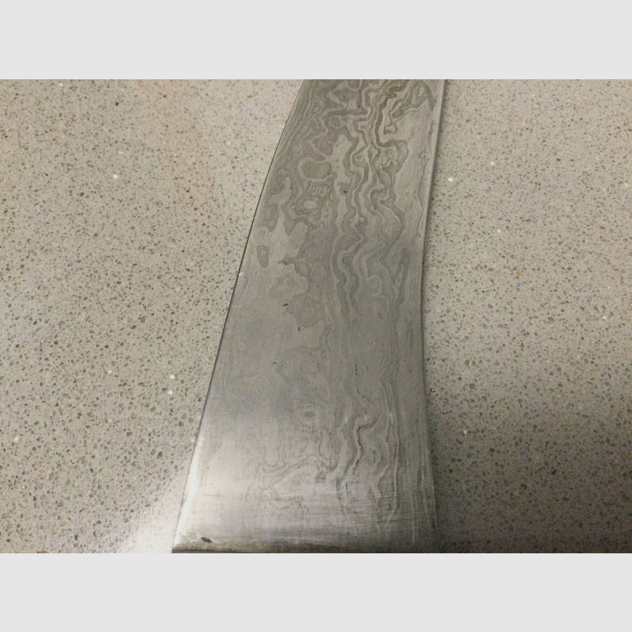 Hermoso cuchillo antiguo, daga, antigüedad, hoja de Damasco