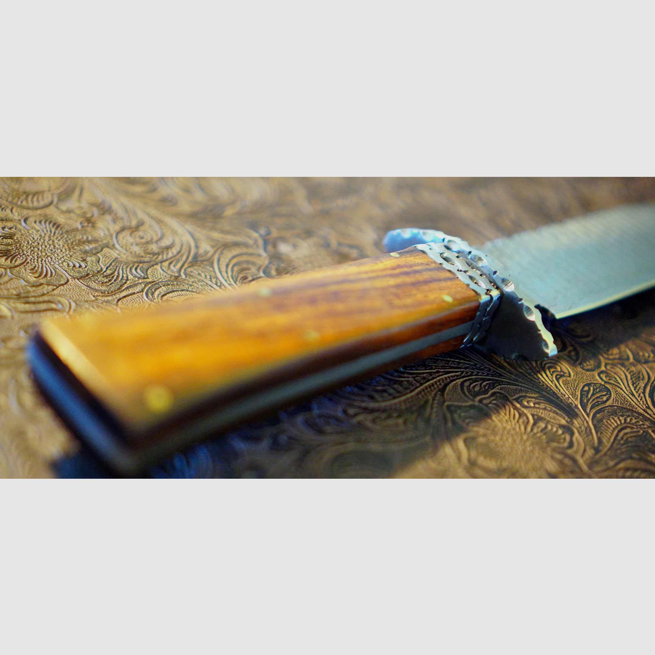 Riesiges Bowie - 36,9cm - Damast - Walnuss - Lederscheide - Neu!