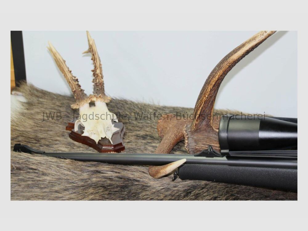 Blaser R93 Offroad Semi-Weight mit Zielfernrohr -ideale Drückjagdwaffe- .300WinMag