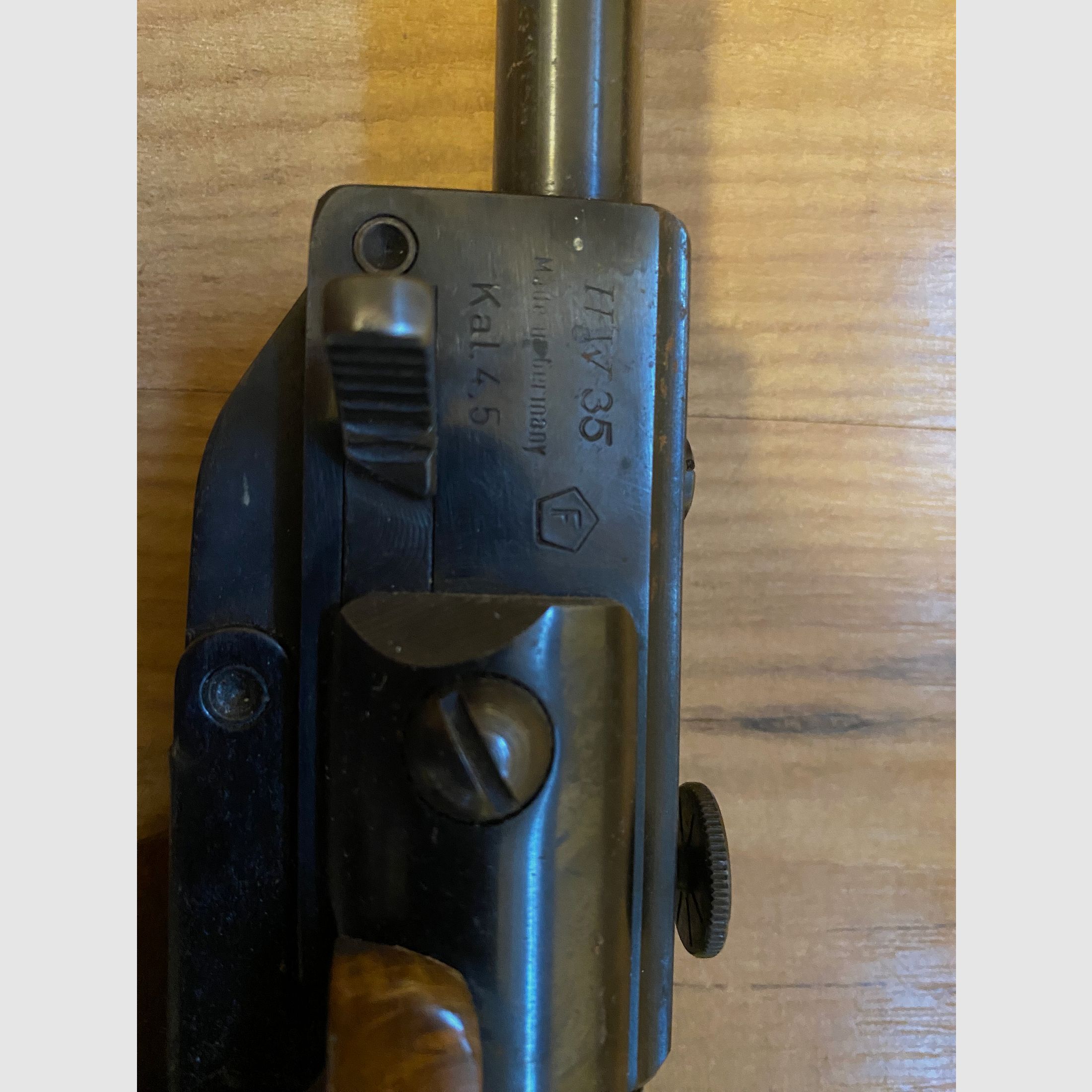 Weihrauch HW 35 met F en richtkijker van het merk Hubertus 4 x 20