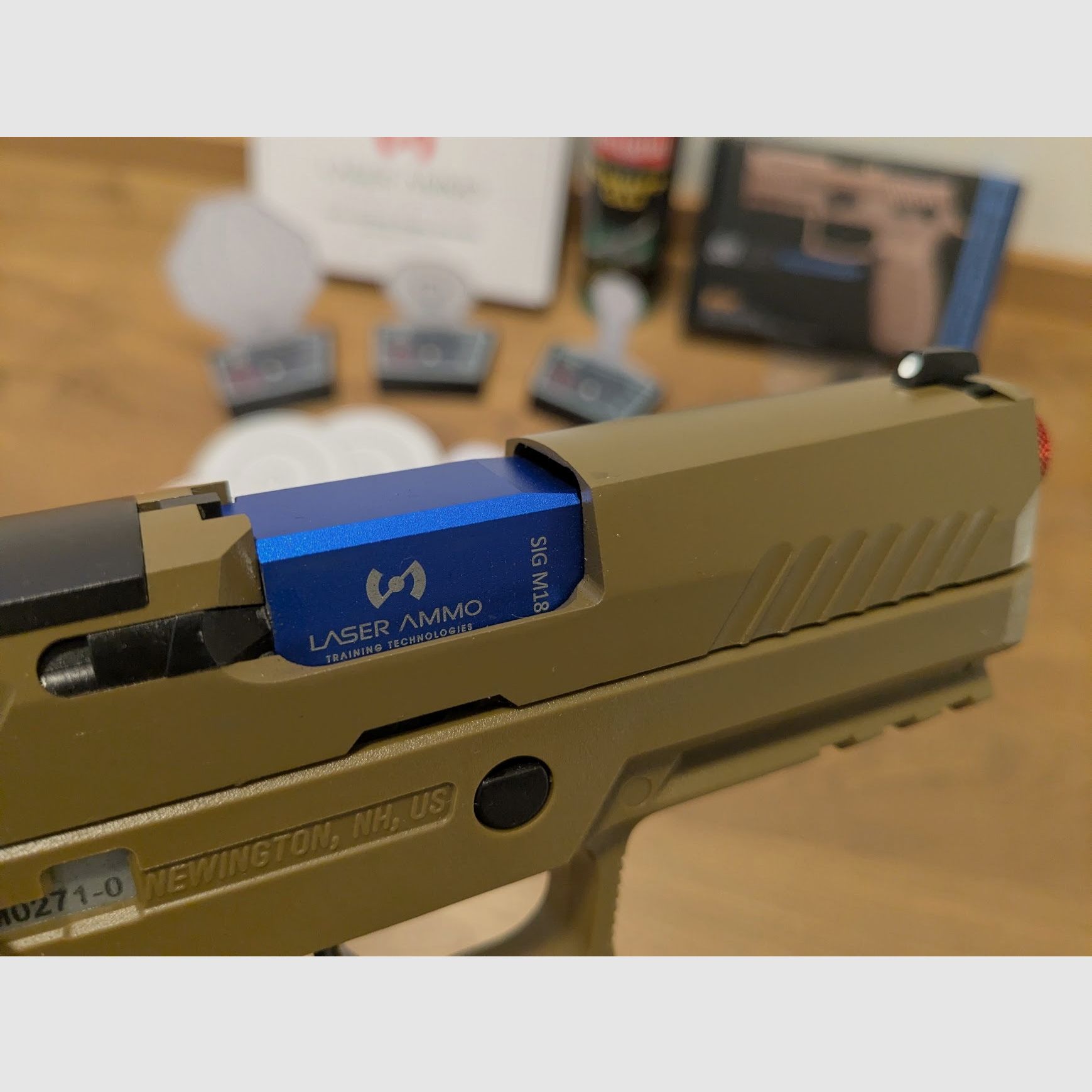  Neuwertig: Laser Ammo M18 Rotlaser (Blowback) inkl. 3er IMTTS Targets, Zusatzziele und Gas