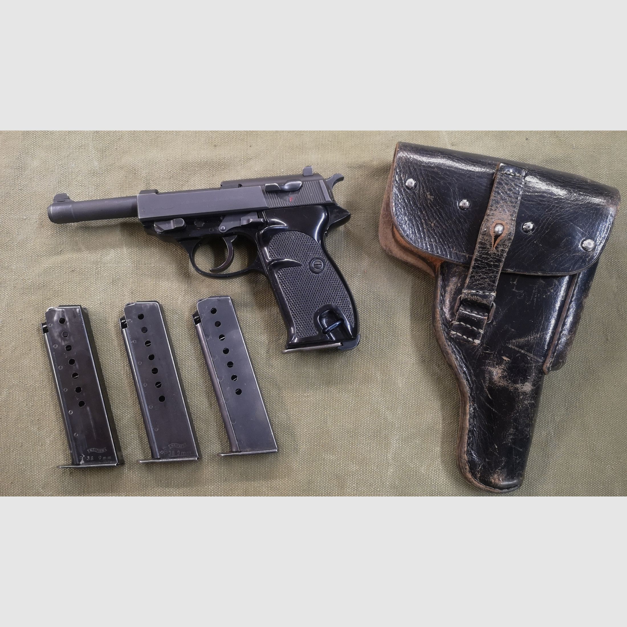Walther P38 Pistolentasche und 4 Magazine