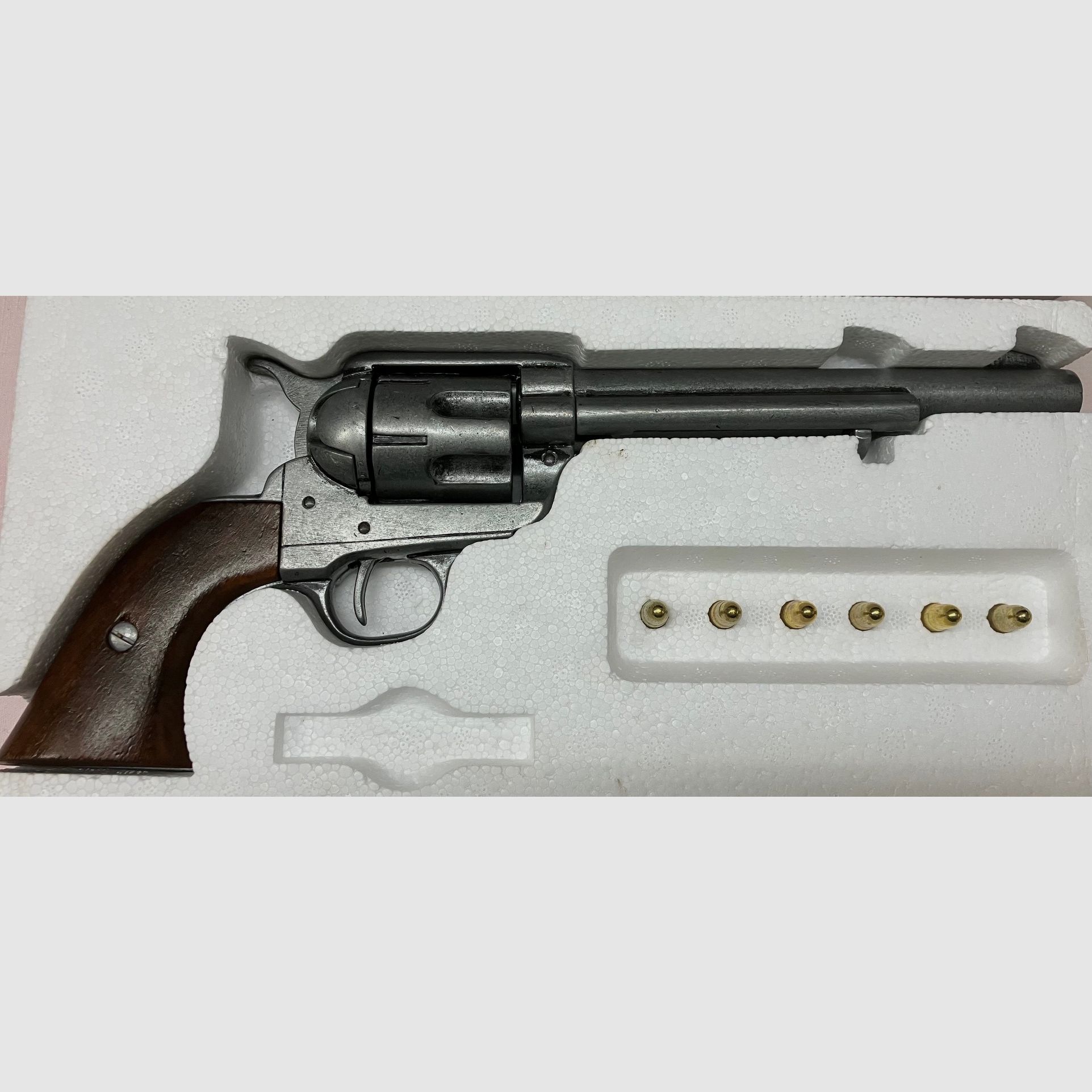 Colt Peacemaker Caliber .45   DENIX - DEKO - REVOLVER