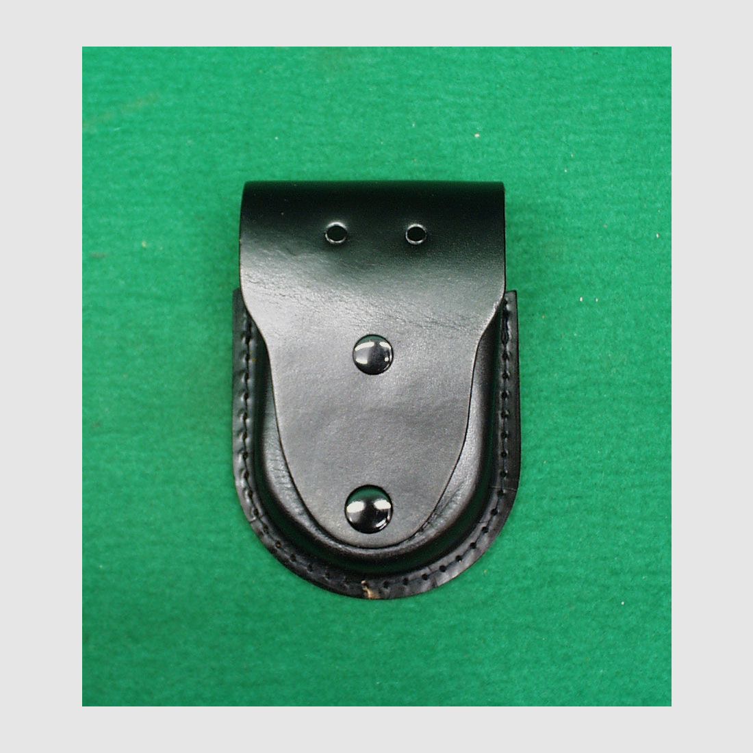 Unknown handcuff case, leather pouch