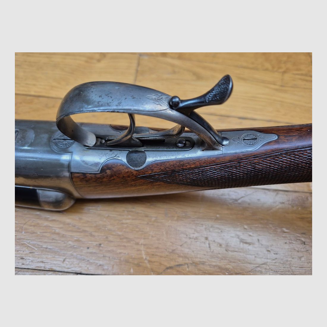 Magnifique fusil Idéal N°2 / 302 – Calibre 12/67 – Un des plus beaux fusils du monde – 90 ans et pas une ride – Manufrance – Crosse anglaise en noyer choisi – Aucun jeu – Très beaux canons miroir – Mécanique indestructible – Arme fine purement française – TBE, image 16 sur 35