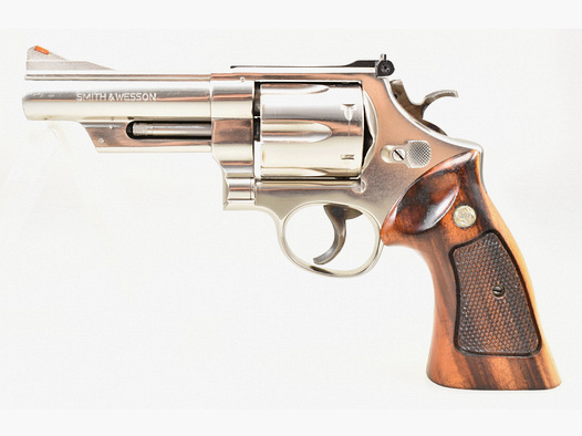 Vernickelter SMITH & WESSON Revolver Modell 29 mit 4" Lauf im Kaliber .44 Magnum