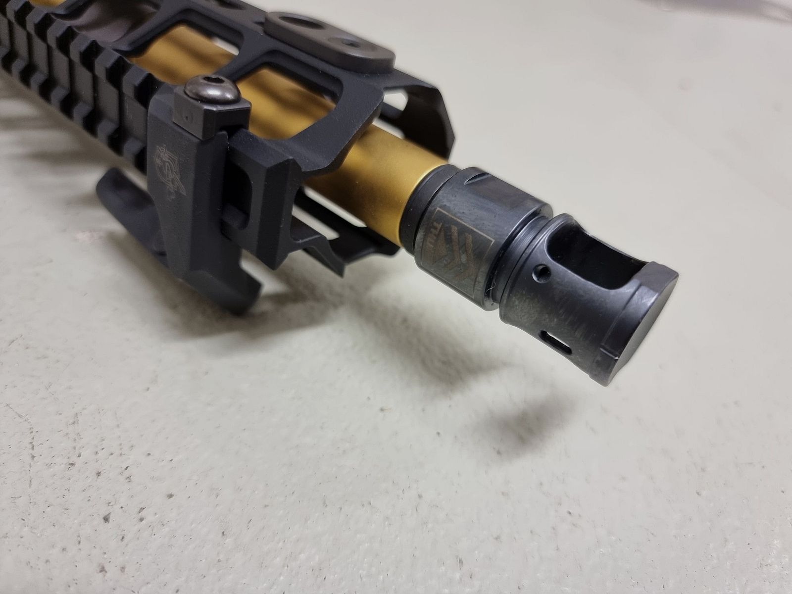 AR15 personalizzato superlativo nello stile di John Wick. Cal. 223 Rem. Solo componenti di alta qualità. Opzionale con Nightforce NX8!