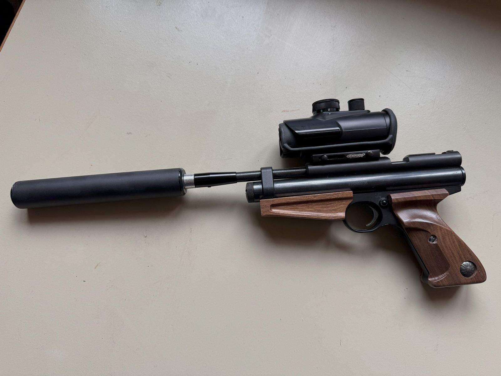 Crosman 2240 with plenty of accessories and case