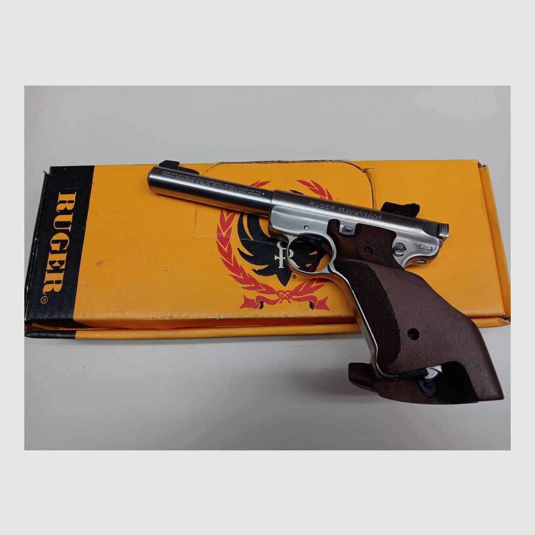 Sturm , Ruger & Co. Inc. Southport , Conn. USA Mark II - Target Stainless