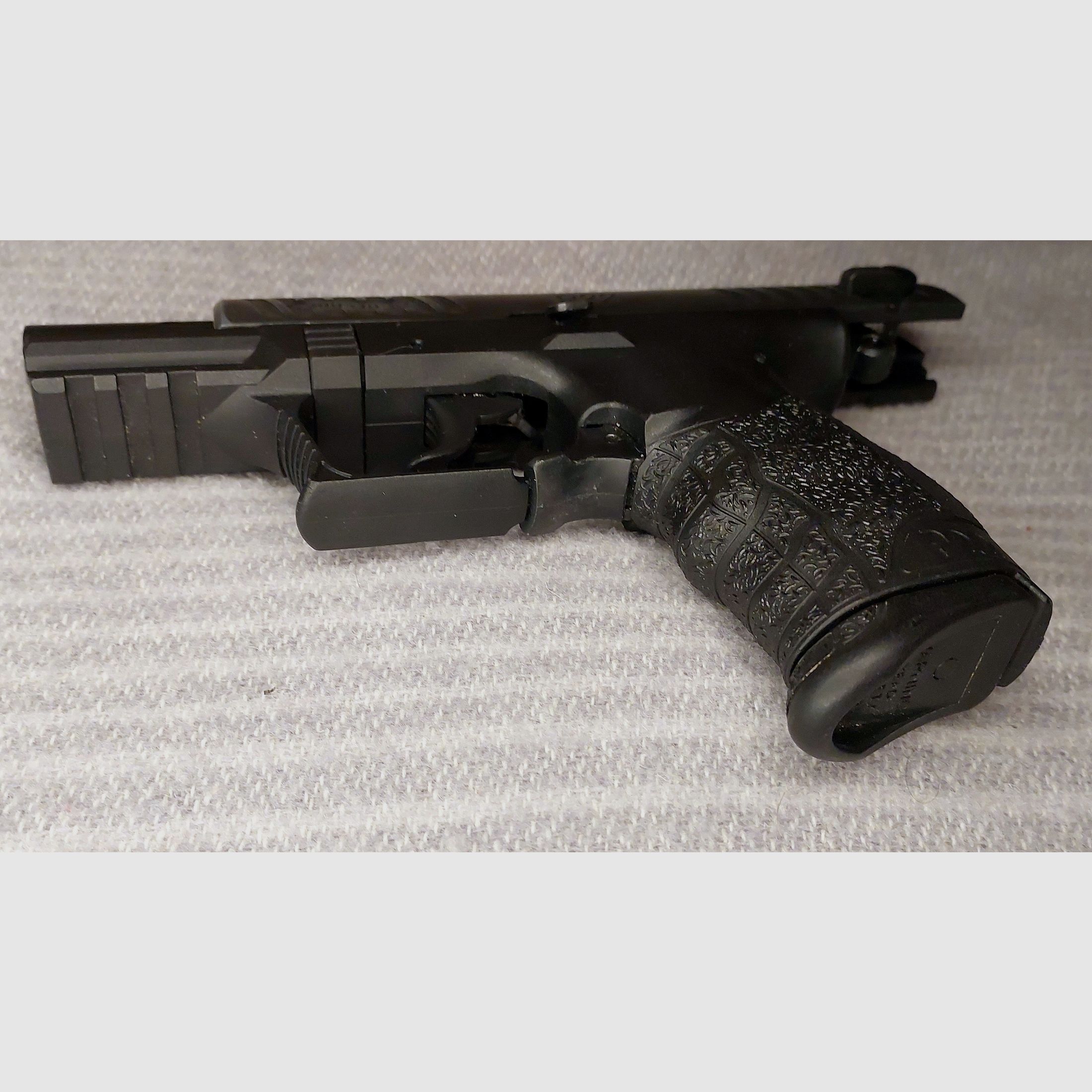 Walther P22Q blank firing pistol 9mm P.A.K. black (PTB 778) [P 22 Q] 2 magazines