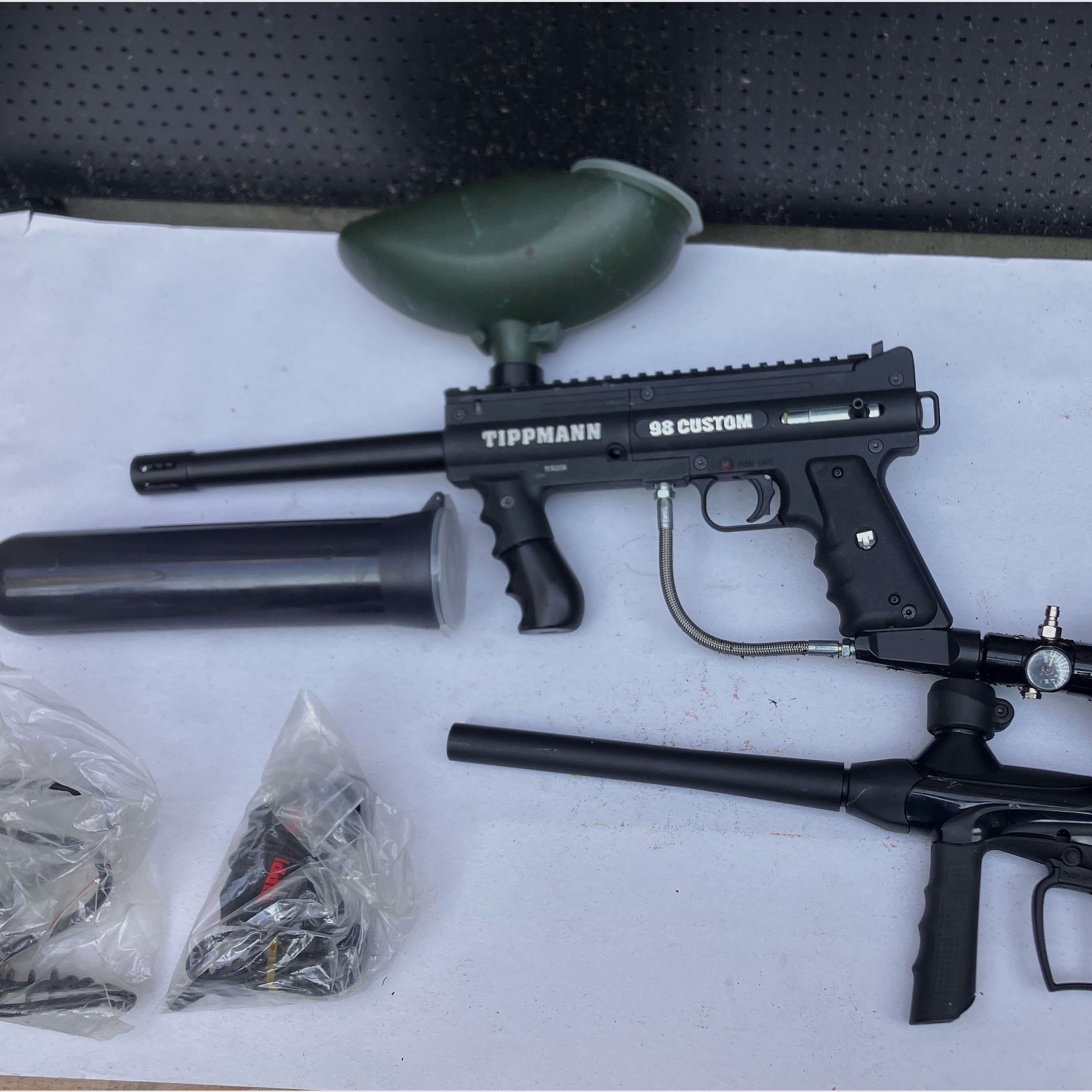 Tippmann 98 Custom including spare marker and accessories