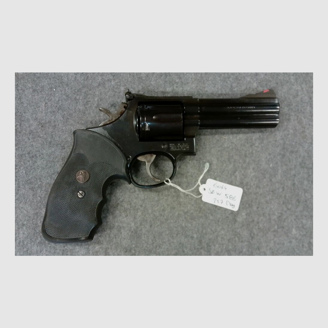 Smith + Wesson 586 4"