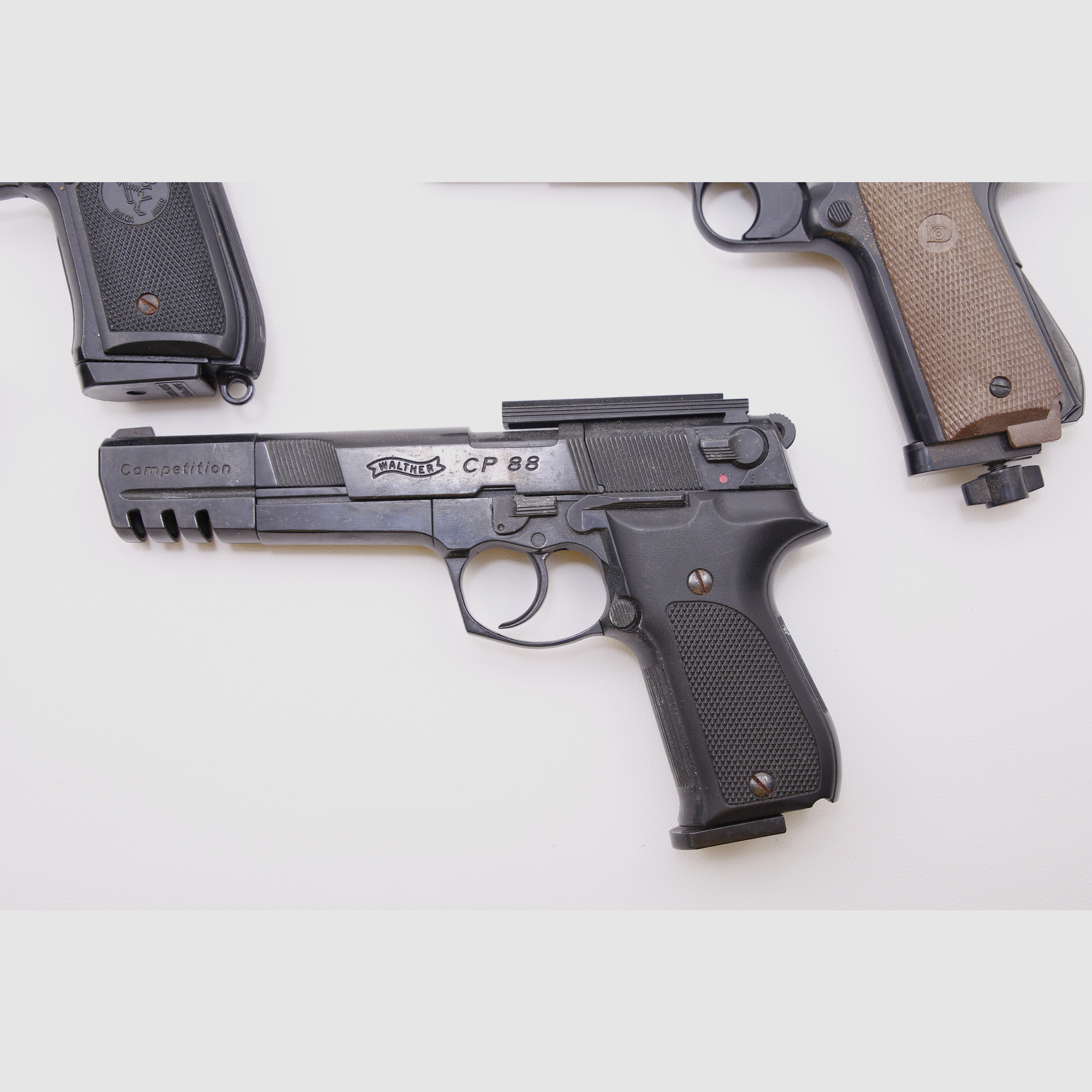 Conjunto de pistolas de aire y pistolas de fogueo Walther CP88 Daisy Powerline Record Brixia