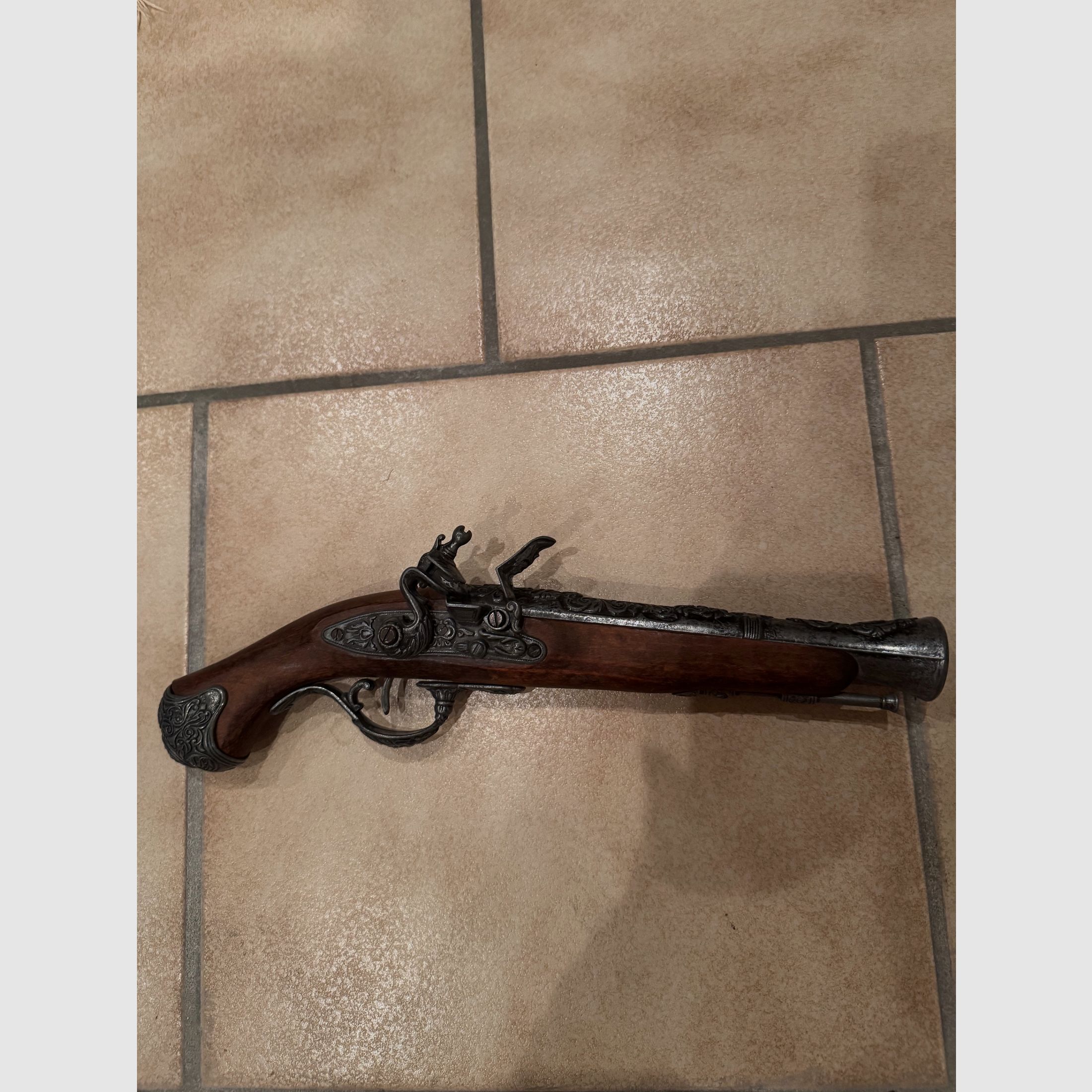flintlock pistols, image 4 of 6